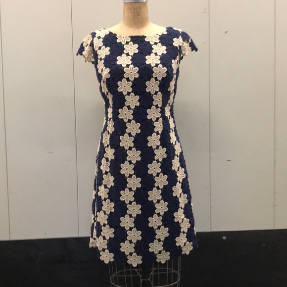 Lilly Pulitzer Barbara Lace Dress - Picture 2 of 4